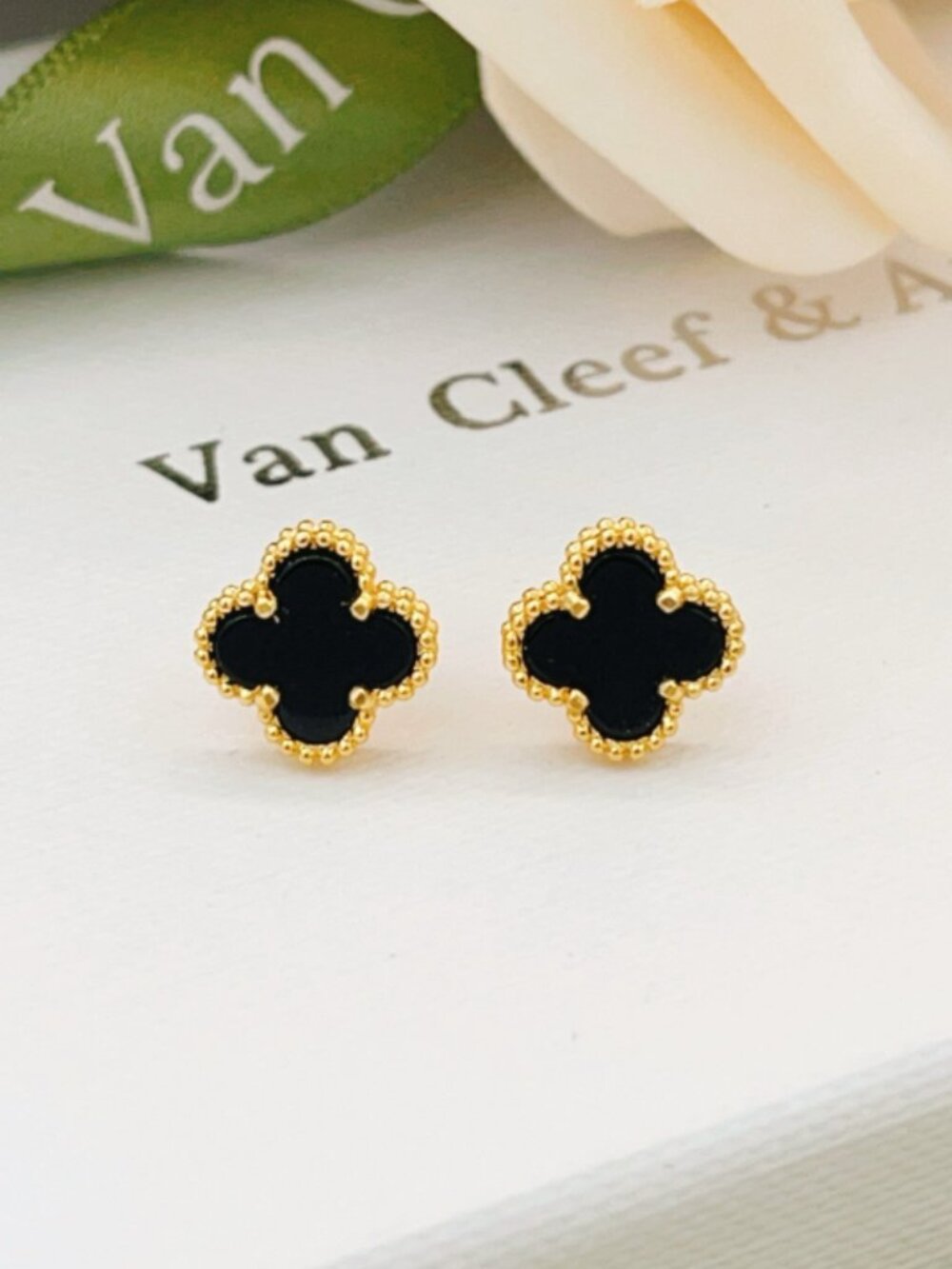 ✨Van Cleef & Arpels Black Earrings✨